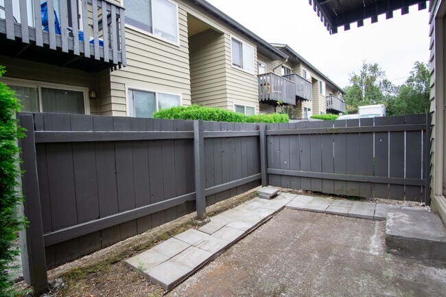 Building Photo - Close-in SE: Garden Level 1 Bdr w/ DW, Pri...