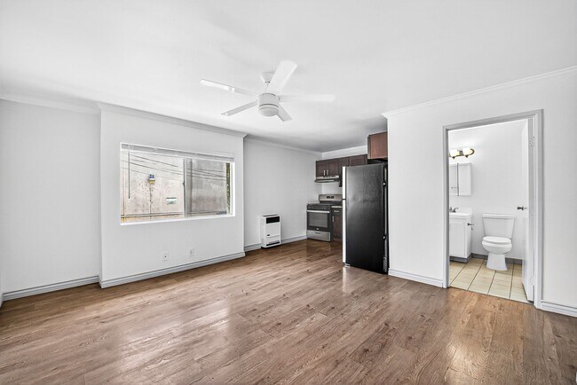 Interior Photo - 730 Magnolia Avenue