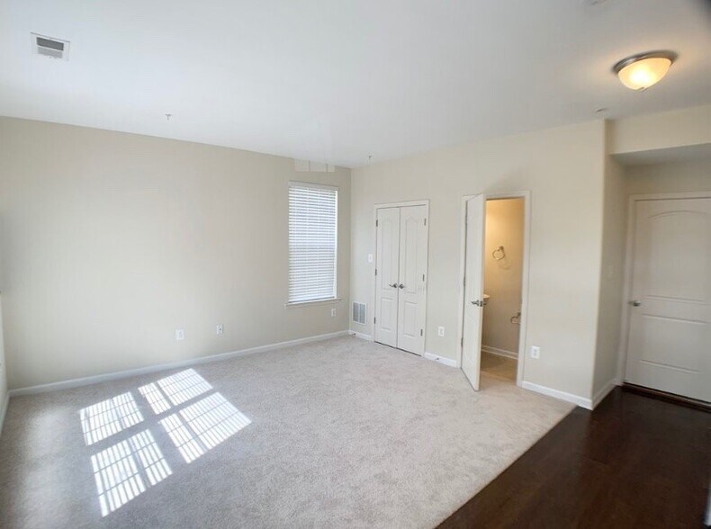 Building Photo - 512 Cobble Dr