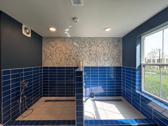 Building Photo - Stylish 2 Bed 2 Bath Condo With Den & Balc...