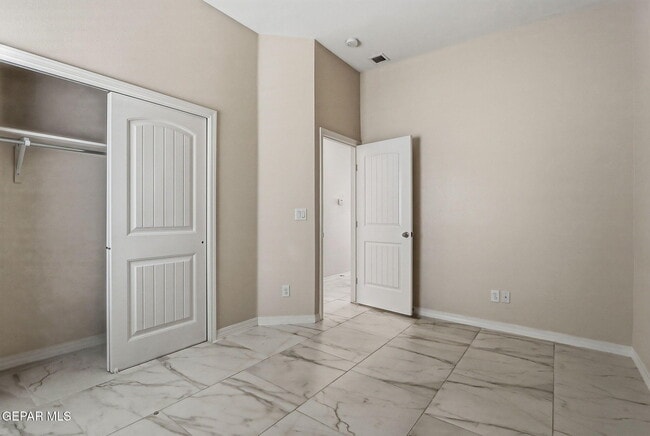 Building Photo - 941 Aqueduct Ave