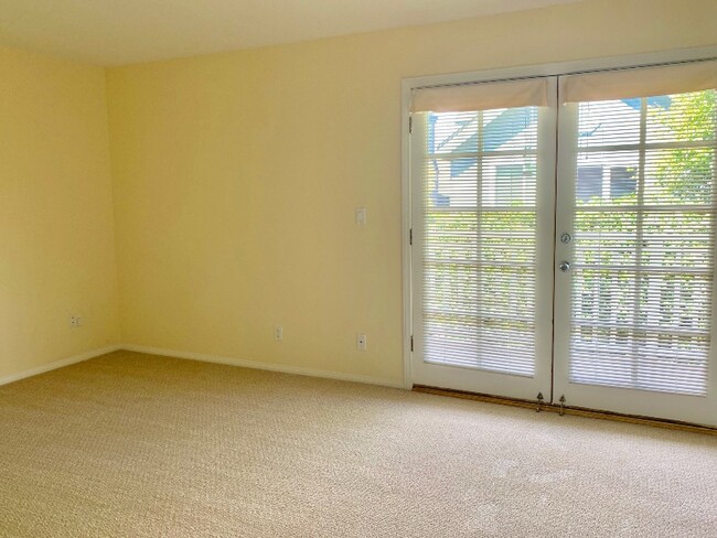 Building Photo - 1642 Harper Ave