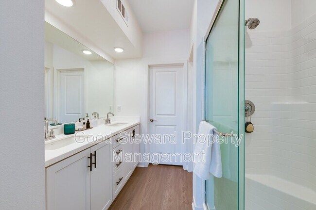 Building Photo - 9608 Nova Pl