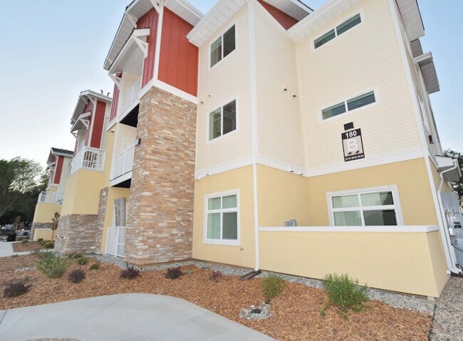 Building Photo - Ford Oaks Apartments