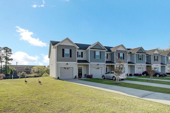 Building Photo - 3 Bedroom 2.5 Bath Townhouse in Lakeview Commons - Goose Creek