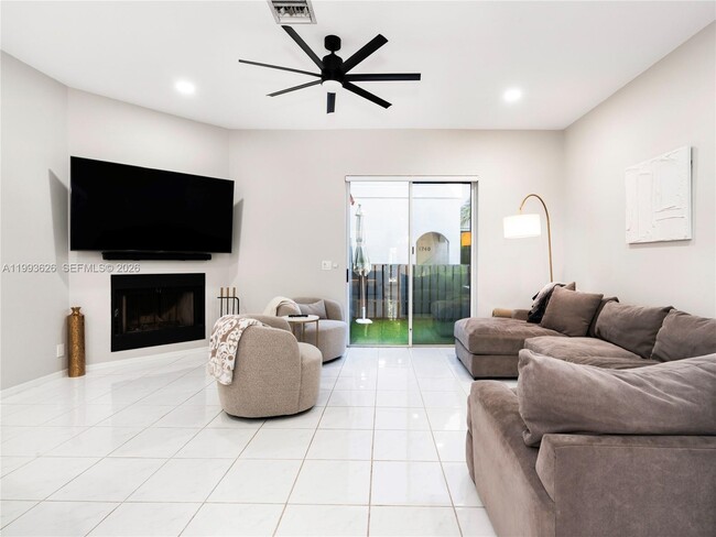 Building Photo - 835 NE 17th Way