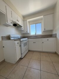 Building Photo - 4055 W 129th St