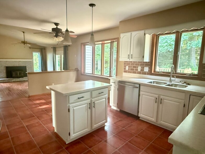 Building Photo - 60 Sherwood Trail