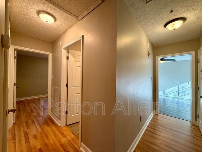 Building Photo - 689 New Haw Creek Rd