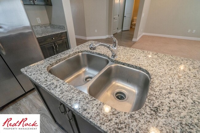 Building Photo - 4 Bedroom Spacious St. George Home with Large Backyard