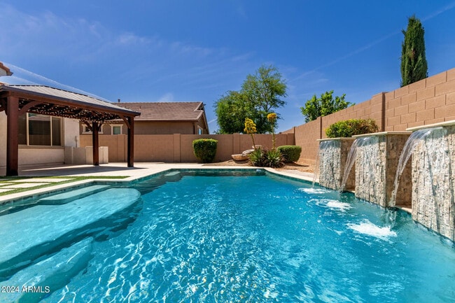 Building Photo - 9746 E Tumbleweed Ave