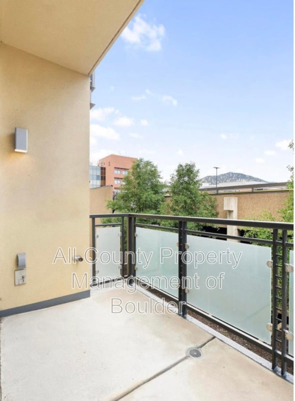 Building Photo - 1155 Canyon Blvd