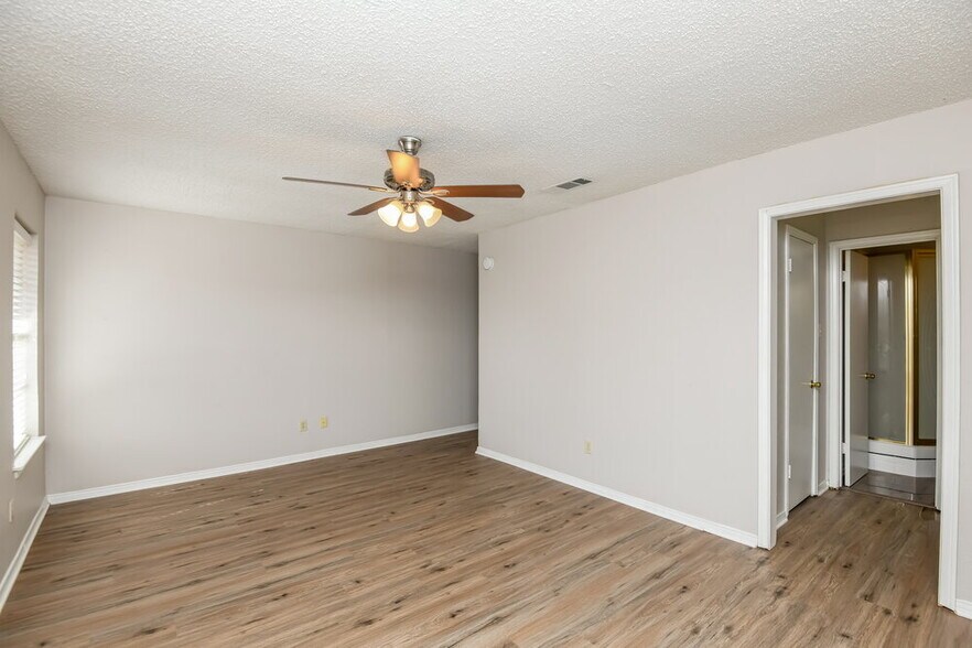 Building Photo - 7528 Beckwood Dr