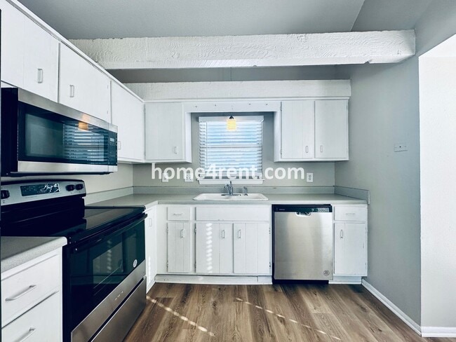 Building Photo - Newer LVP Flooring, Paint and SS Appliance...