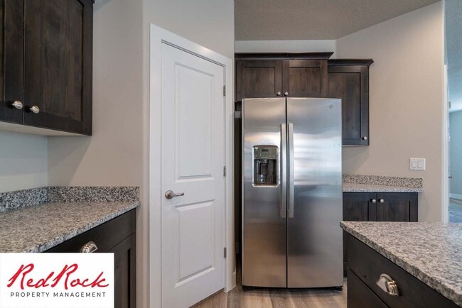Building Photo - 3 Bedroom Hurricane Townhome With Scenic Views
