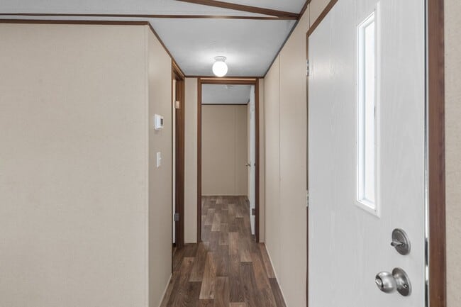 Building Photo - 2 Bedroom, 2 Bathroom Home