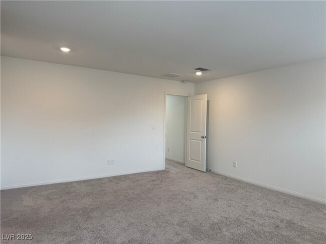 Building Photo - 7006 Sylmar Ave
