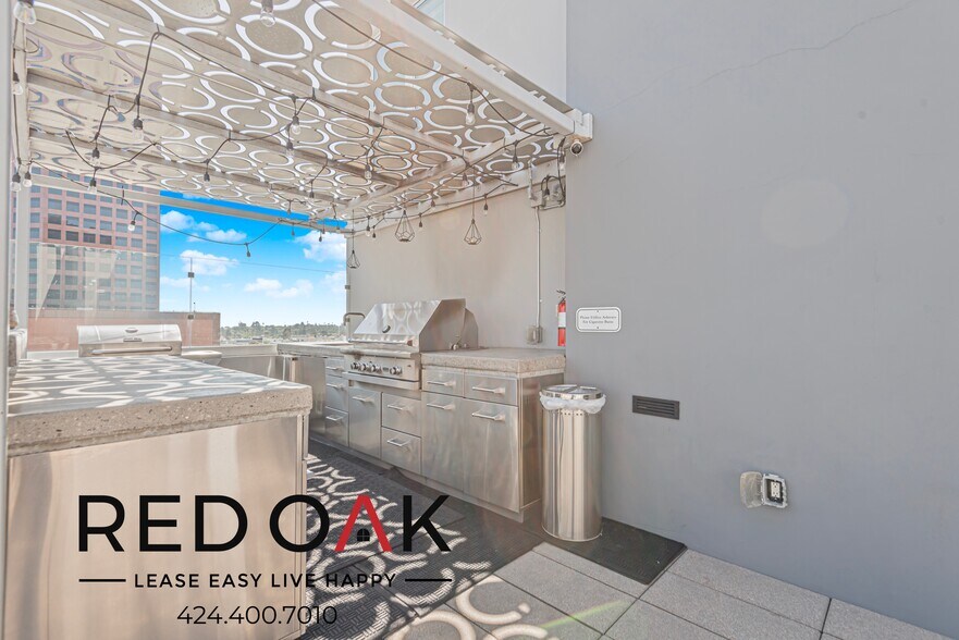 Building Photo - 1168 S Barrington Ave