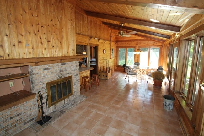 Building Photo - Incredible home on a private & secluded lot.