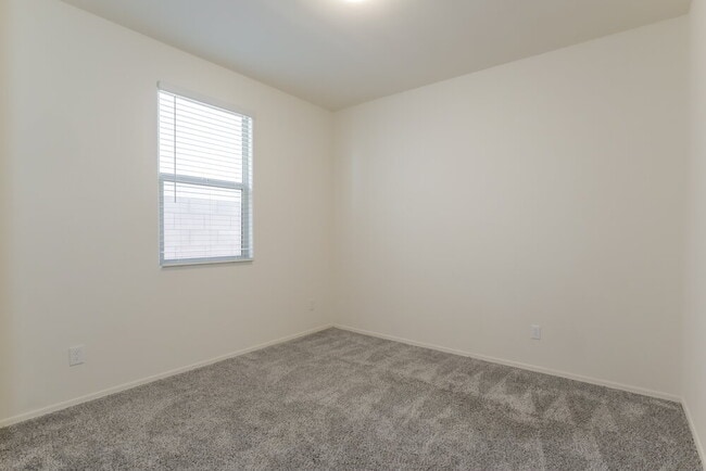 Building Photo - 12100 W Charismatic Dr