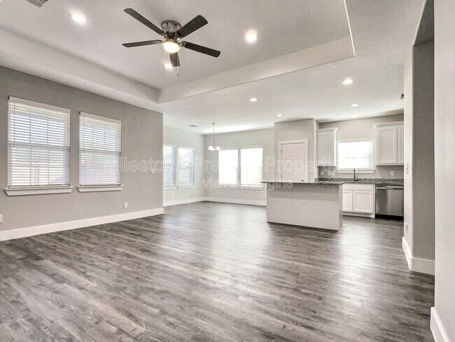 Building Photo - 1036 Ray Dr