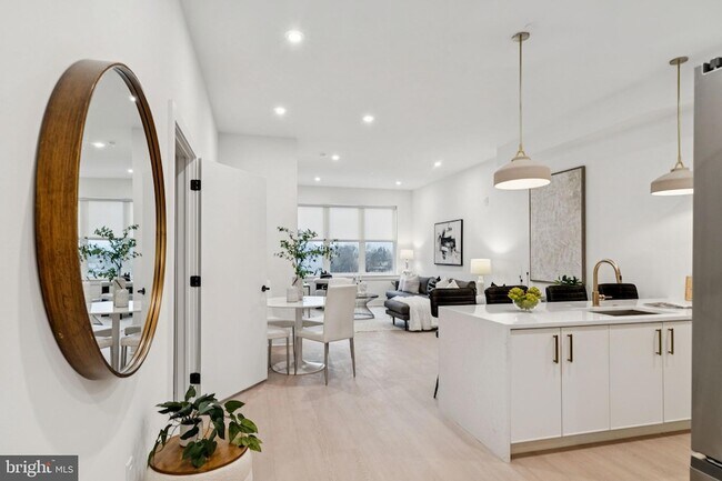 Building Photo - 30 W Allens Ln