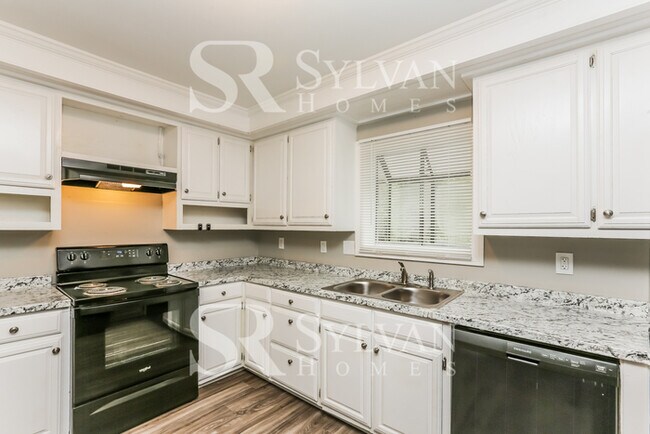 Building Photo - Discover Spacious Comfort & Fun