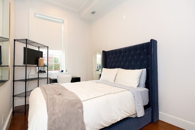 Building Photo - 288 Commonwealth Ave