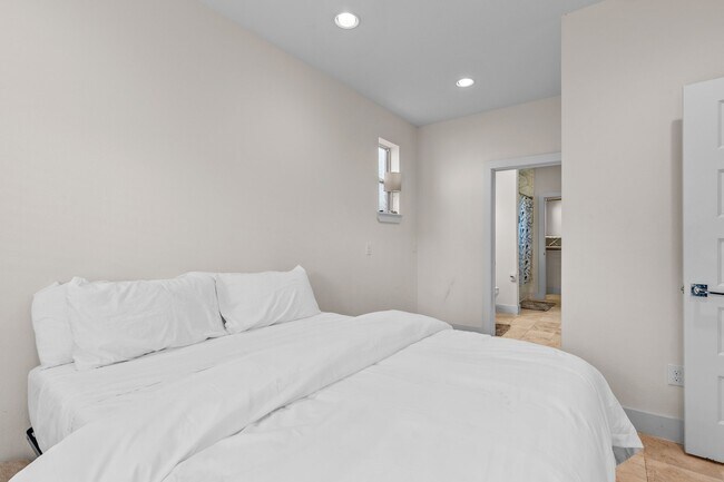 Building Photo - 4831 Chenevert St