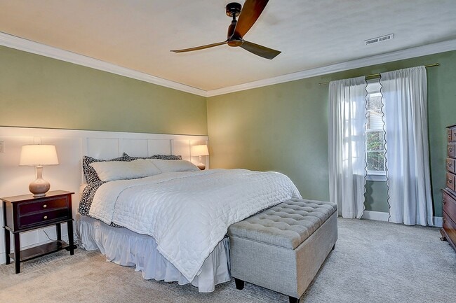 Building Photo - Spacious Ranch in Hickory