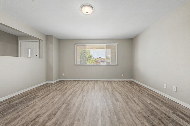 Building Photo - Single Family
