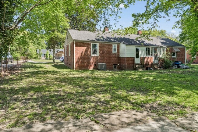 Building Photo - One Level, 2 Bedroom Unit in Kingsport