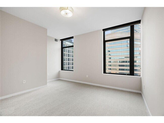 Building Photo - 465 Nicollet Mall