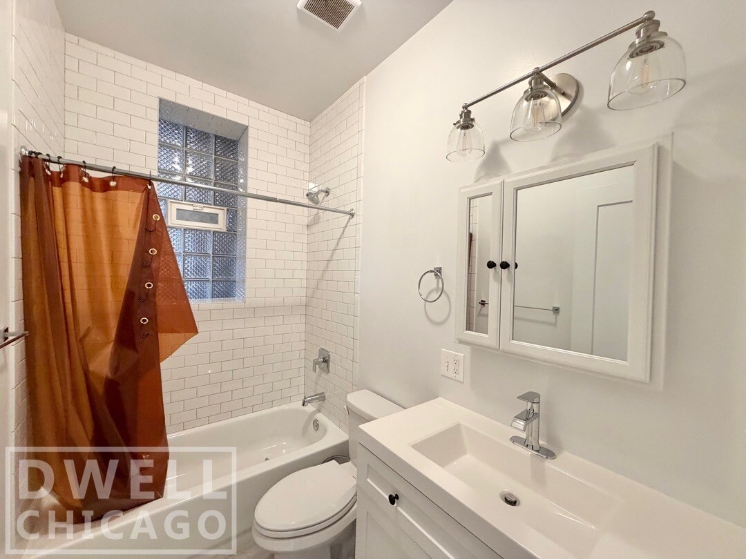 Building Photo - 3405 W Fullerton Ave