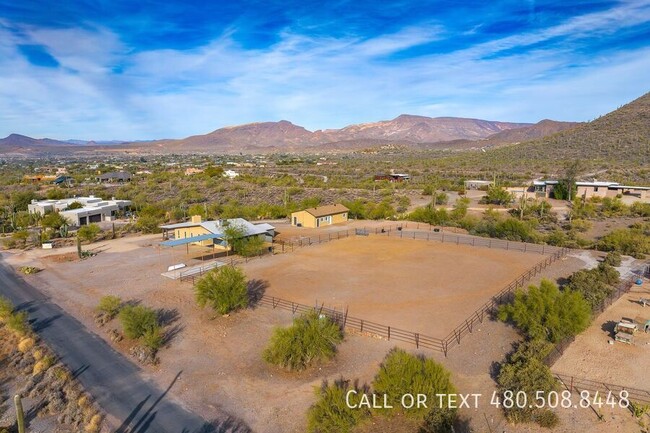 Building Photo - Charming Desert Retreat with 360° Mountain...