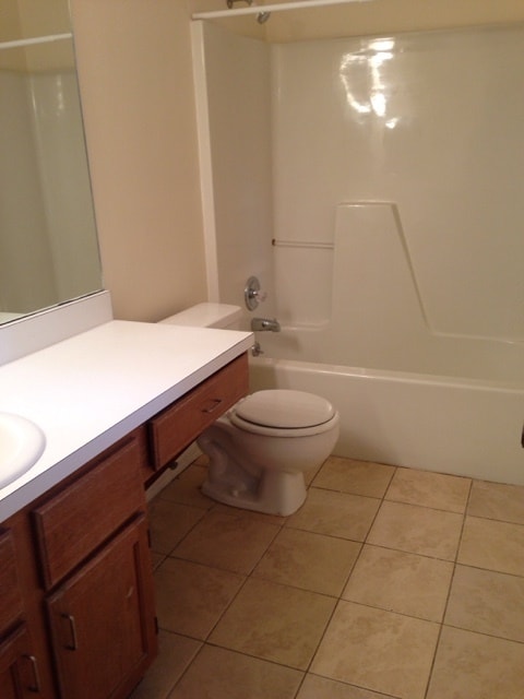 Building Photo - 3 Bedroom, 3 Bath Townhome in Rockwood Villas!