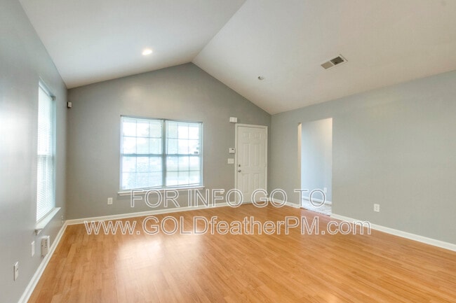 Building Photo - 2116 14th Ave N
