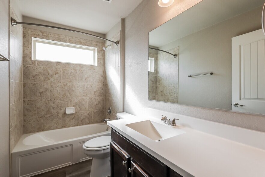 Building Photo - 5930 Bridle Bnd