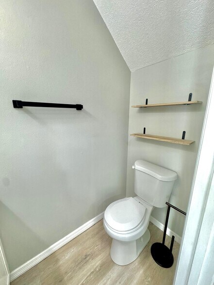 Building Photo - 16565 Brigadoon Dr