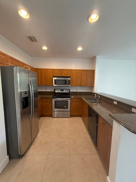 Primary Photo - 2816 SW 83rd Ave