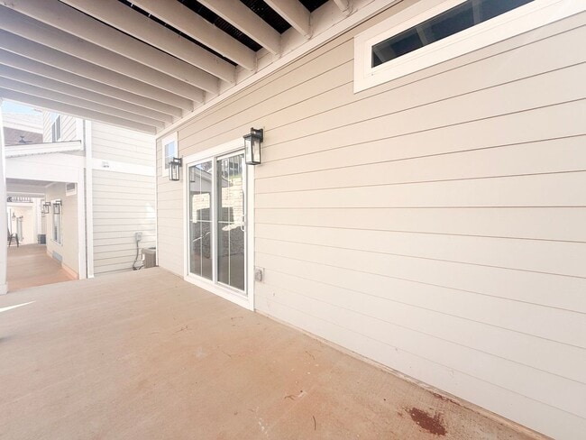 Building Photo - 1347 Belfair St