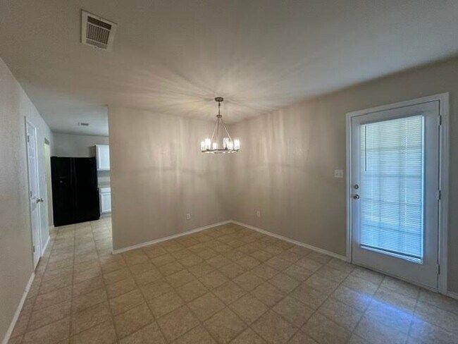 Building Photo - 4300 Larry Don Ln