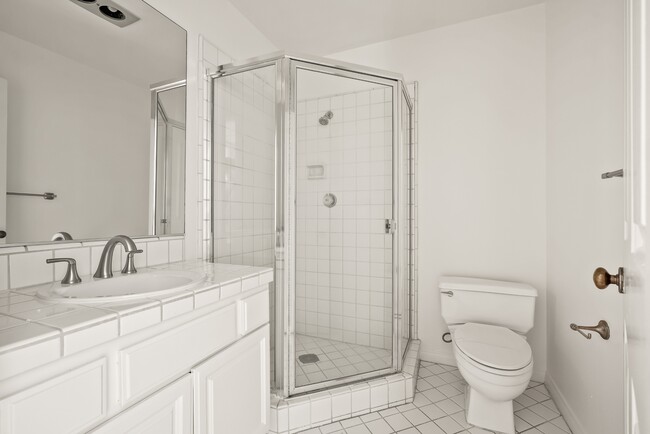 Building Photo - 1123 Flores St