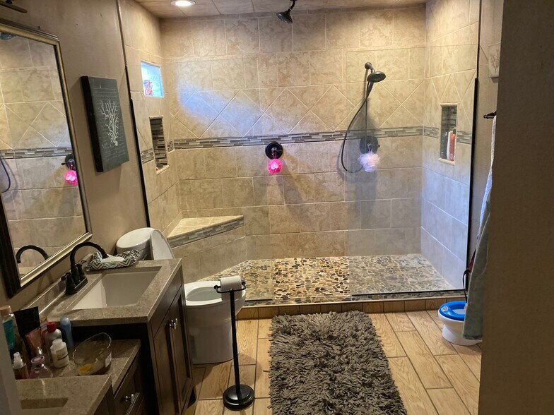 Building Photo - 12828 Kings Lake Dr