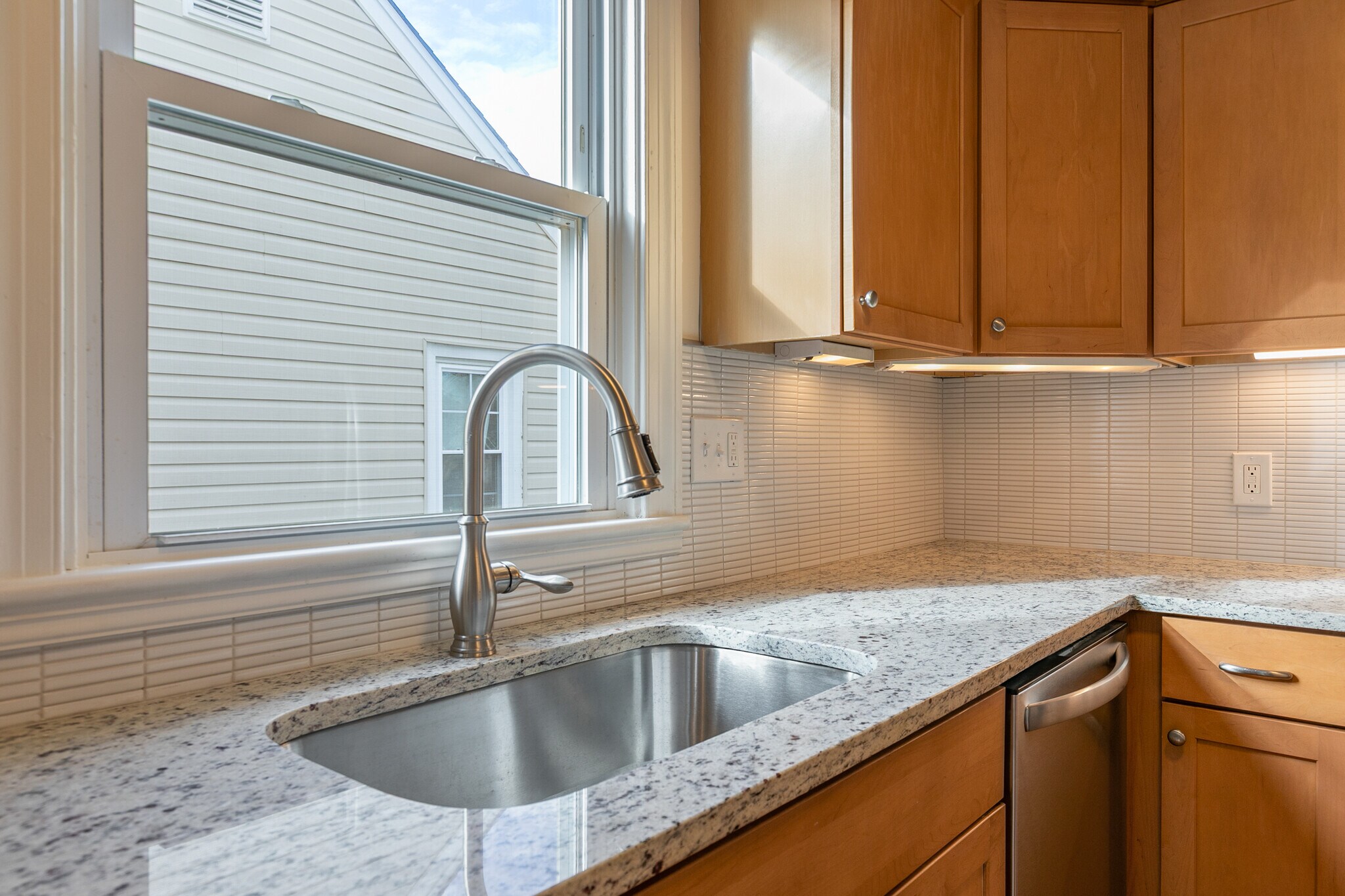 Building Photo - 2629 Dellrose Ave