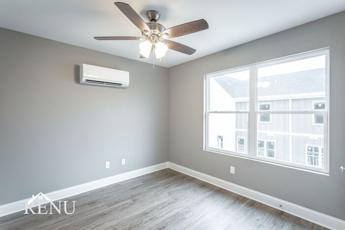 Building Photo - 2341 E 18th St