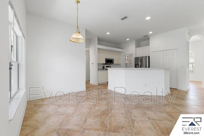 Building Photo - 13 Sleigh Bell Pl