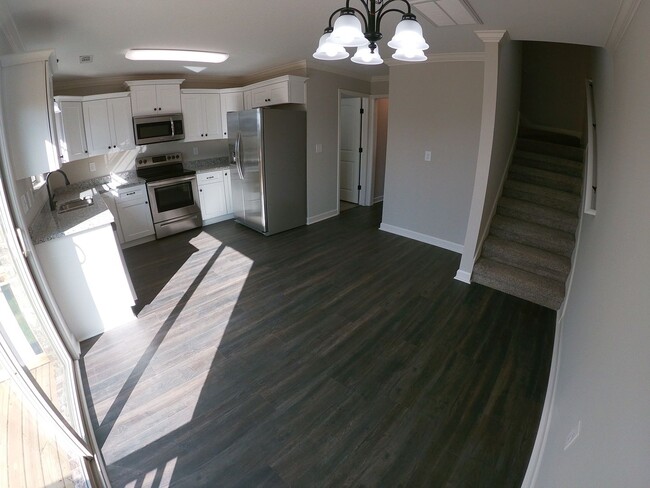 Building Photo - For Lease - Townhome. Hartsville, TN