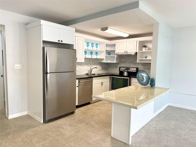 Primary Photo - 28 Ventnor Dr
