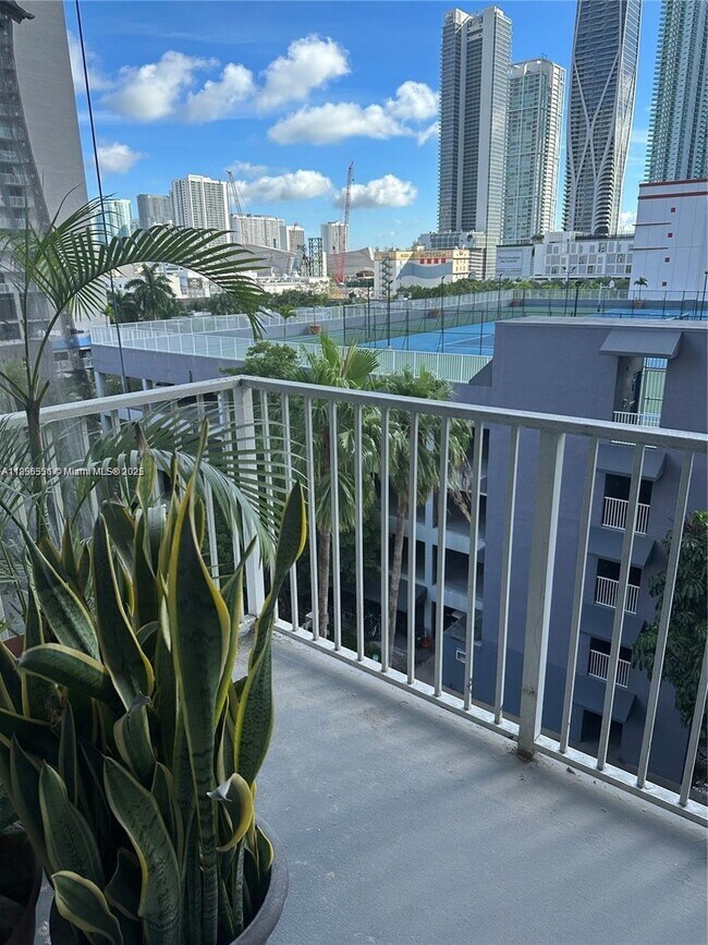 Building Photo - 850 N Miami Ave